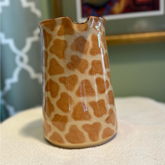 Giraffe Patterned Pitcher - Picture 3 of 7